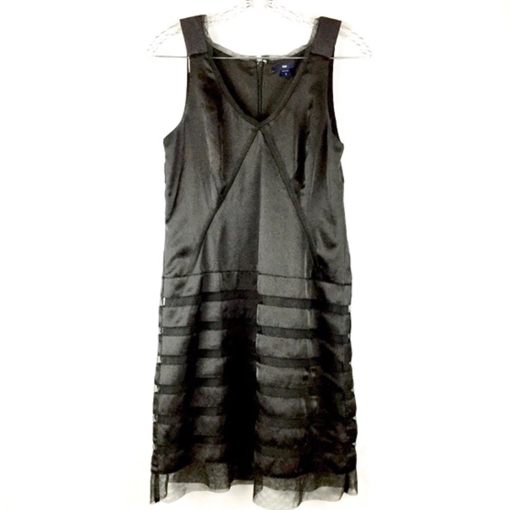 Gap Size 2 Dress Sleeveless Black V-Neck Sheath